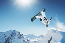 开云体育-孤胆英雄与银箭逆袭，阿隆索一肩扛起迈凯伦，力克红色王朝