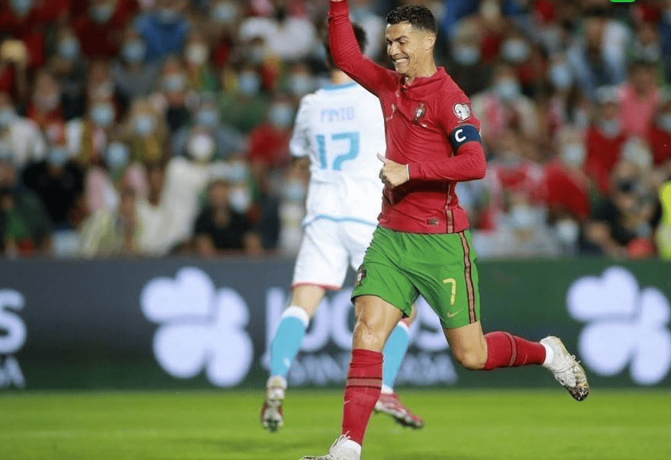 包含比利时大胜希腊，领先积分榜的词条