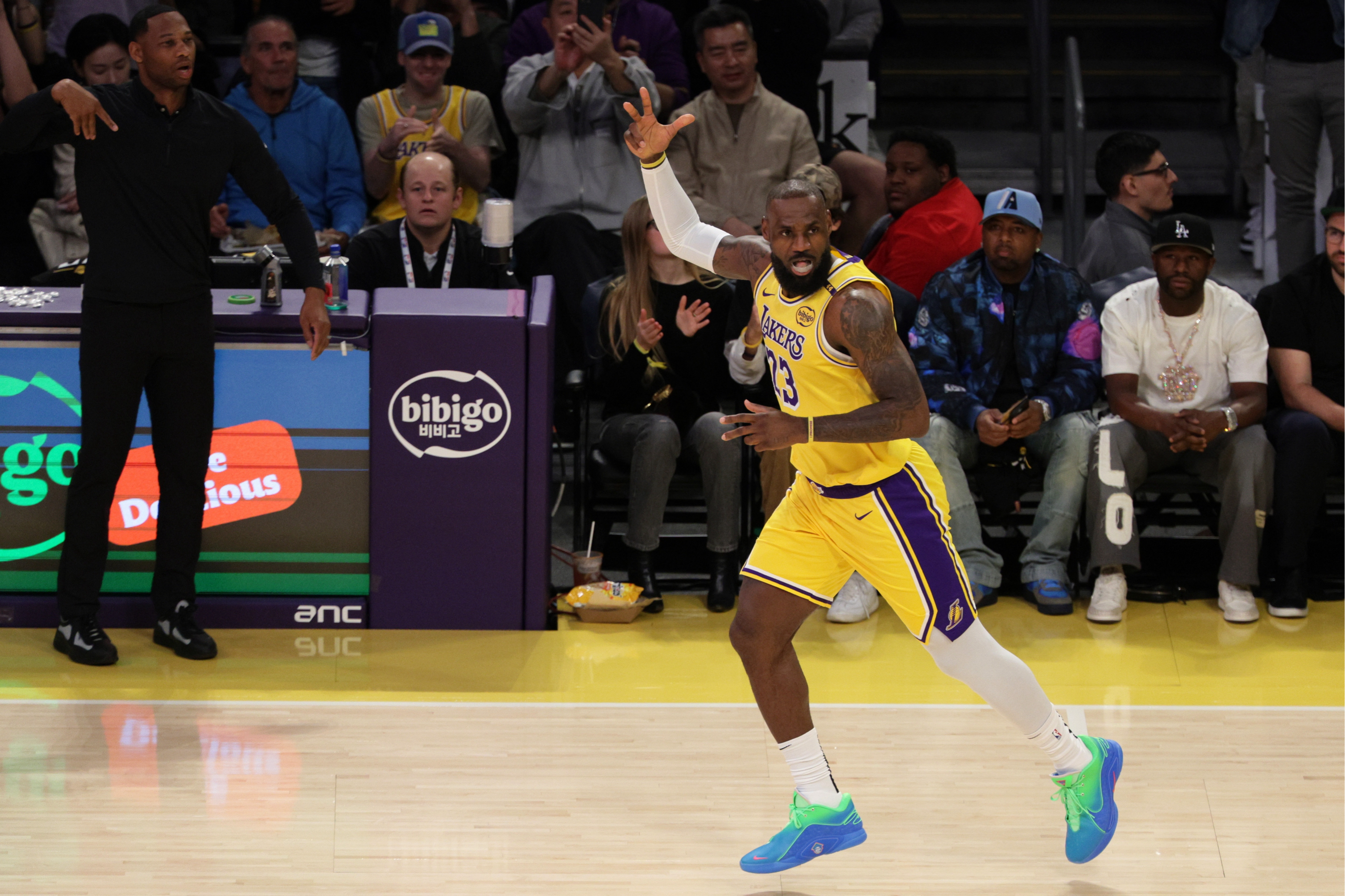 包含詹姆斯复出表现不俗,湖人大胜鹈鹕的词条 包含詹姆斯复出表现不俗,湖人大胜鹈鹕的词条