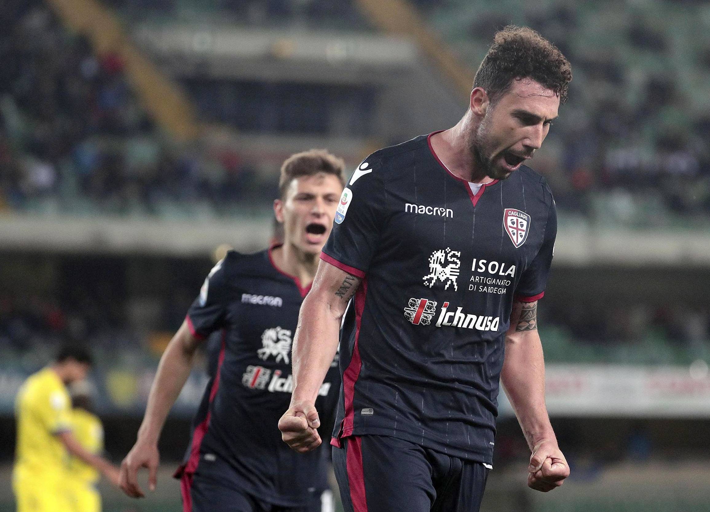 包含帕尔马队继续不败，稳坐积分榜前列的词条