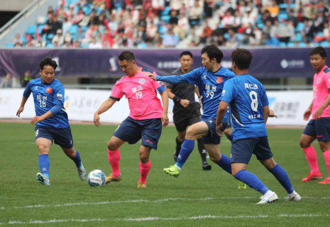 重要足球赛事进行中，球队竞技水平现火爆的简单介绍