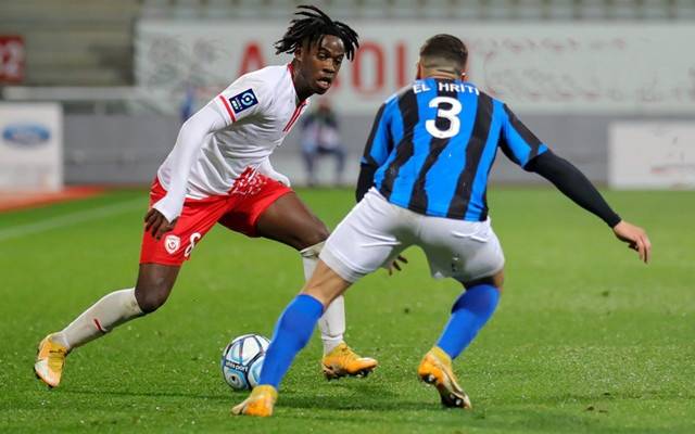 包含阿雅克肖主场失利，主帅面临下课压力的词条