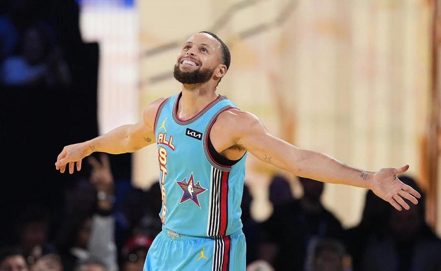 包含勇士队球员接受公开访问呈现球场外风采的词条