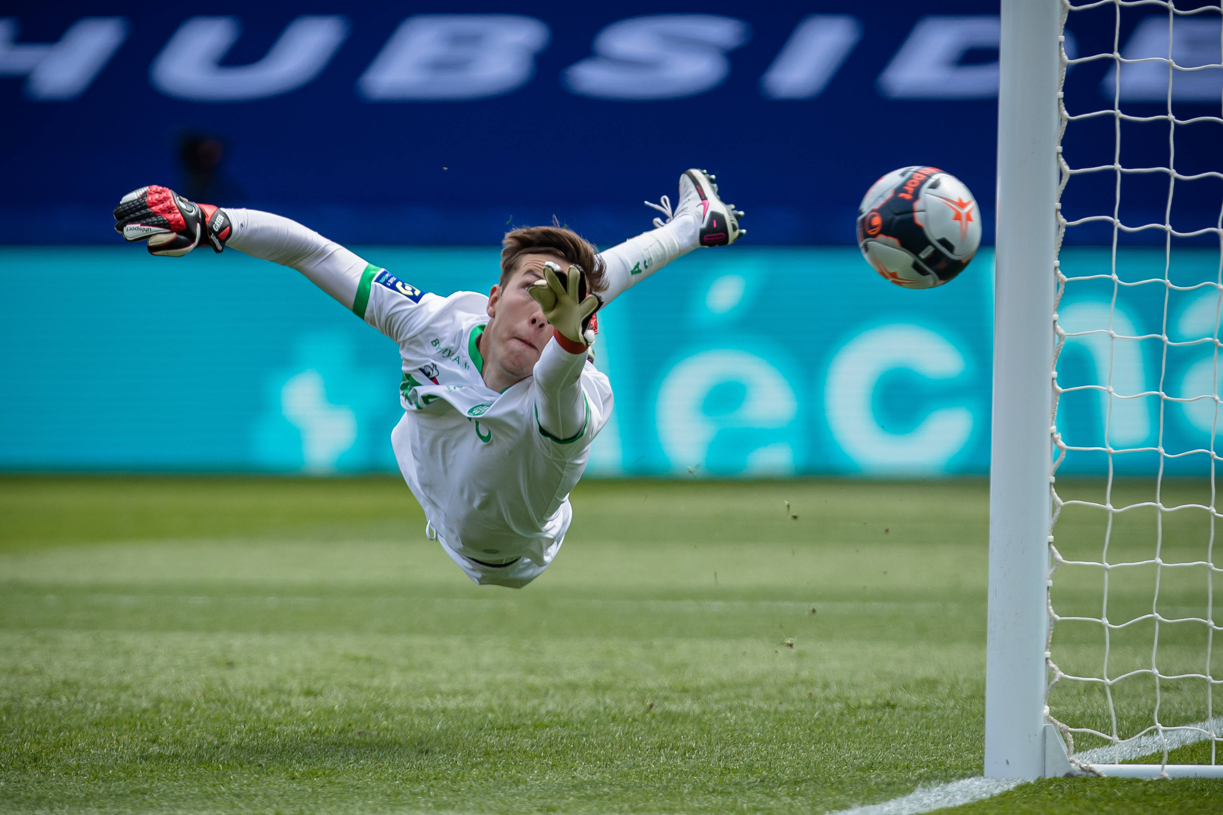 尼斯客场力挫对手，力争晋级