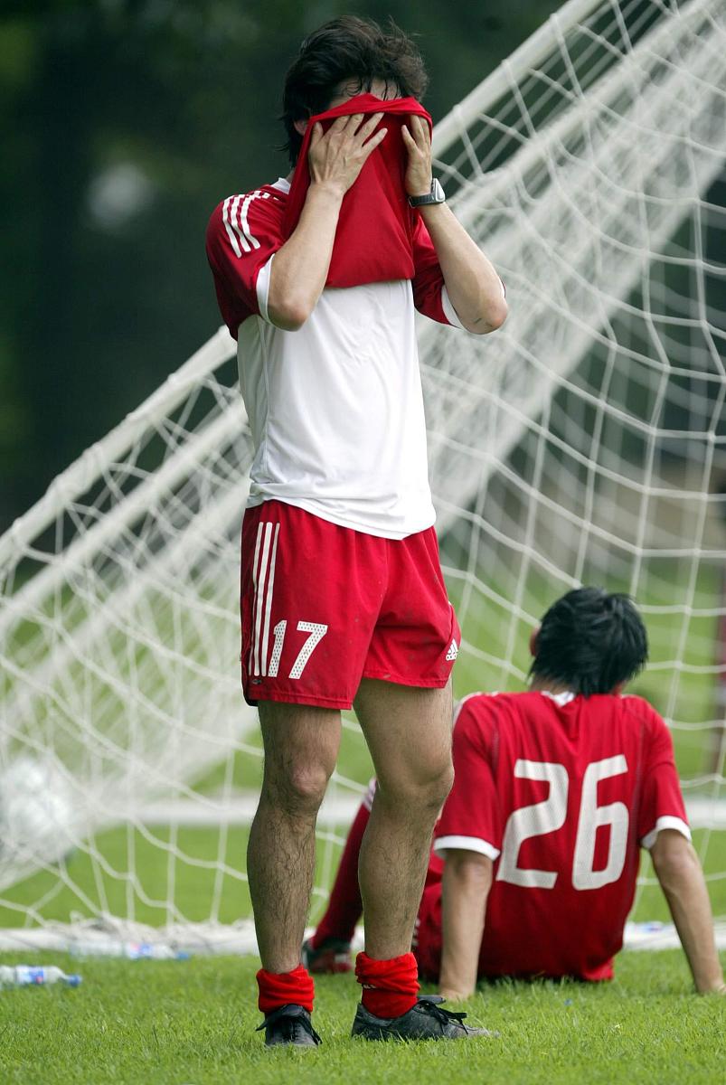 包含比利亚雷亚尔主场战平，暂居中游的词条