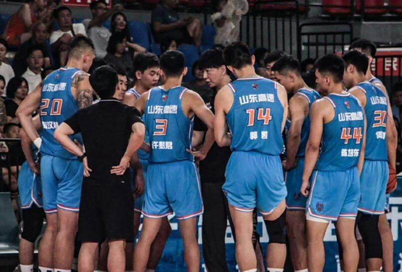 山东男篮极致反击，实现惊天逆转，赢得比赛