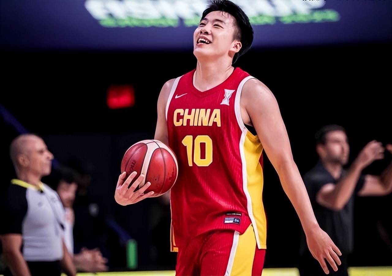 CBA联赛因疫情停赛，球迷们纷纷表达失望和担忧的简单介绍