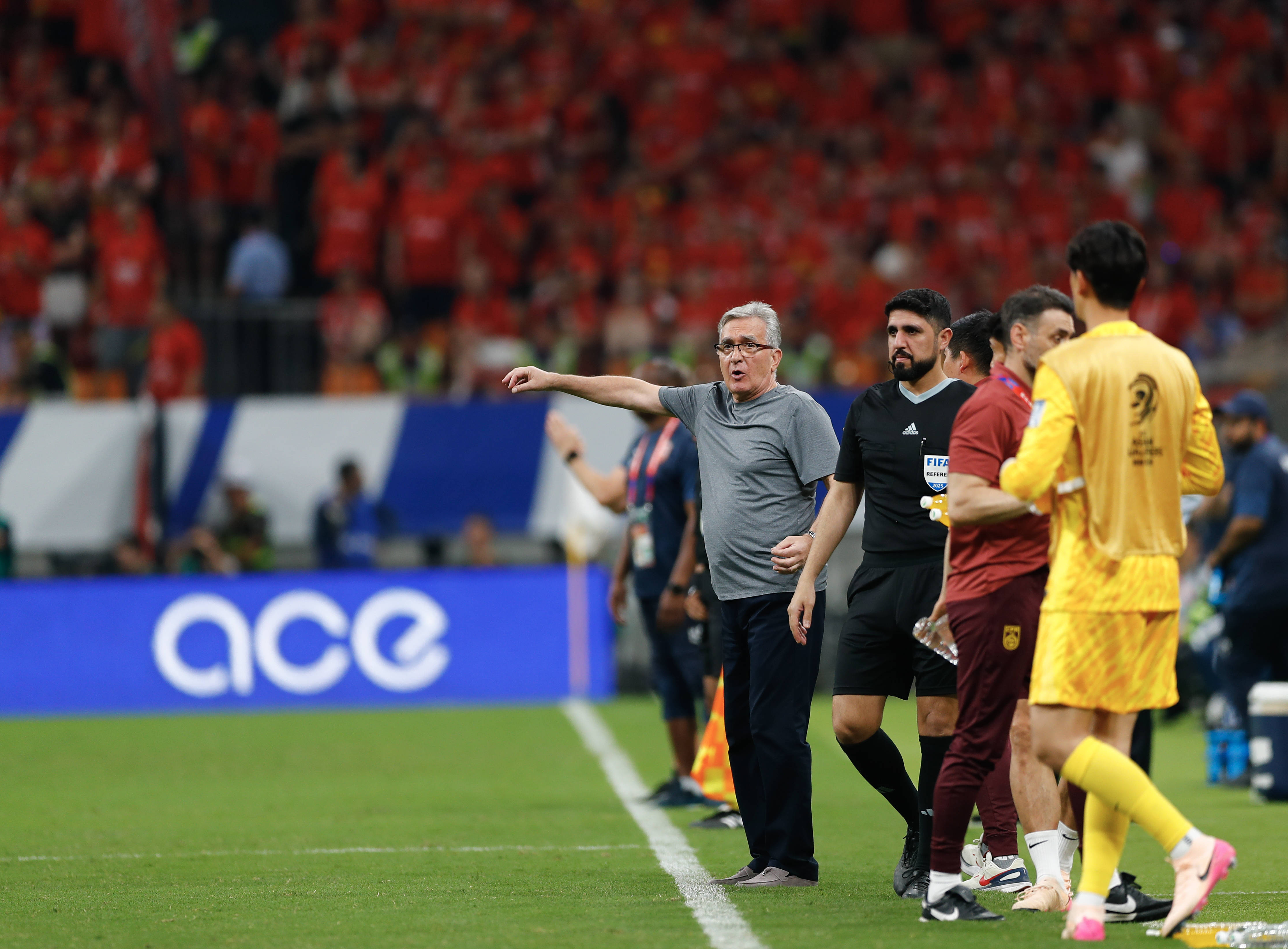 国家队备战世预赛，外界热议备战形势的简单介绍