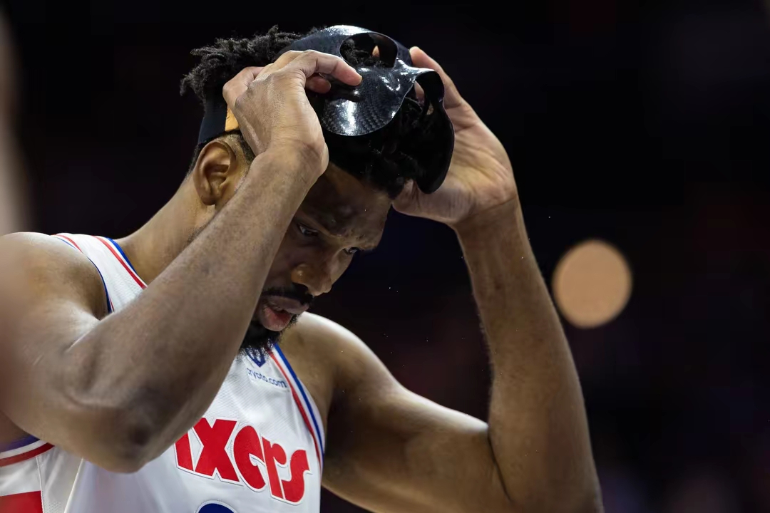 关于凯尔特人鏖战日本男篮，拉文爆发神勇的信息