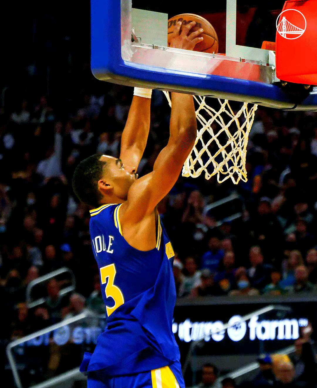 关于凯尔特人鏖战日本男篮，拉文爆发神勇的信息