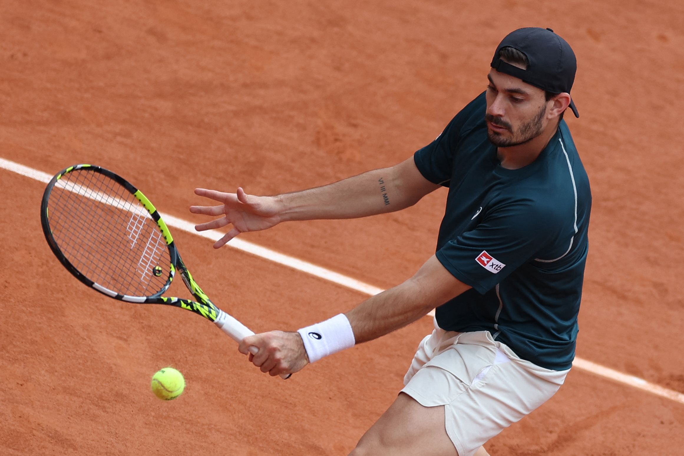 包含世界网球队强势法国网球队，阿尔卡拉斯送出助攻的词条
