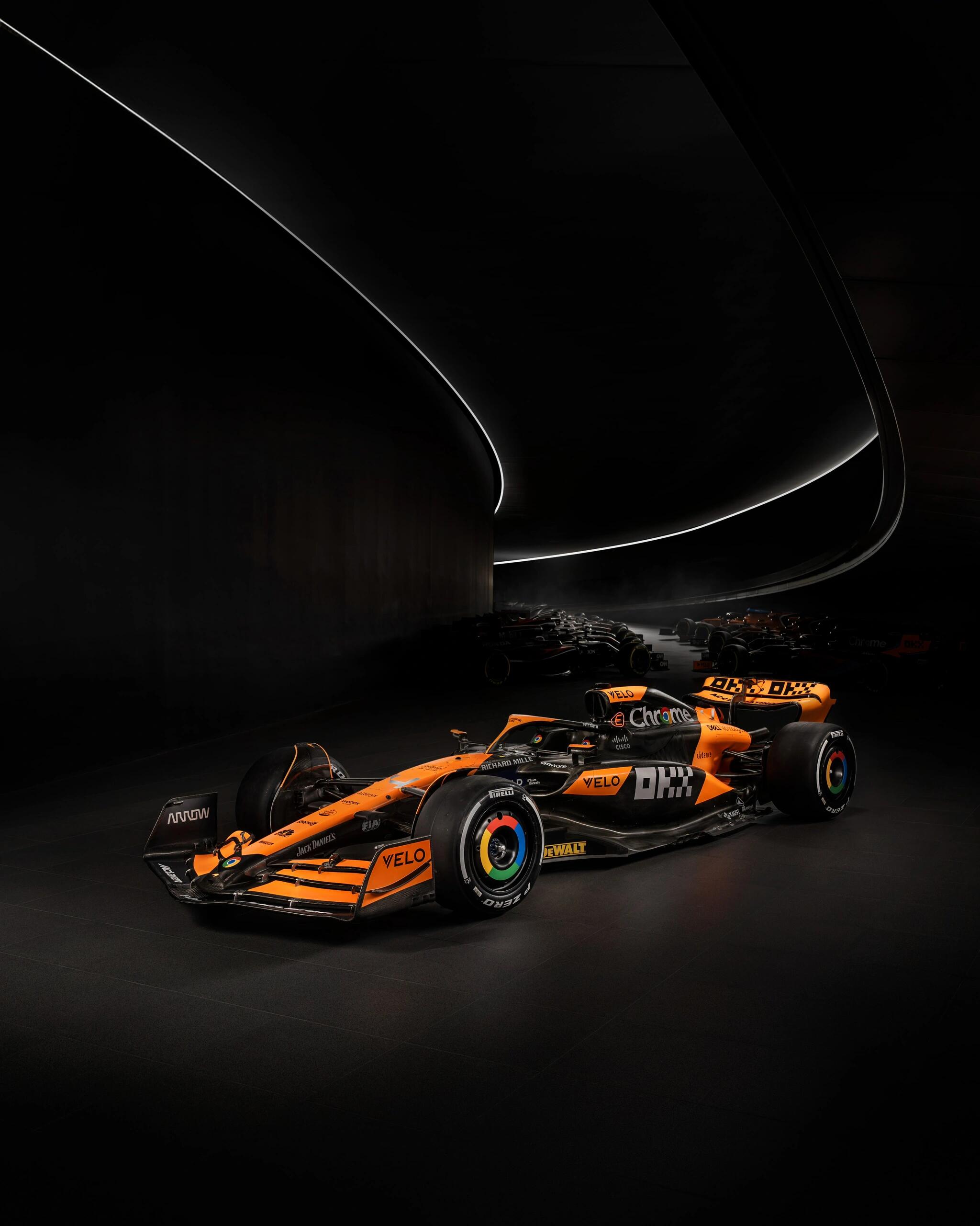 包含迈凯伦险胜阿斯顿马丁，塞恩斯惊艳四座的词条