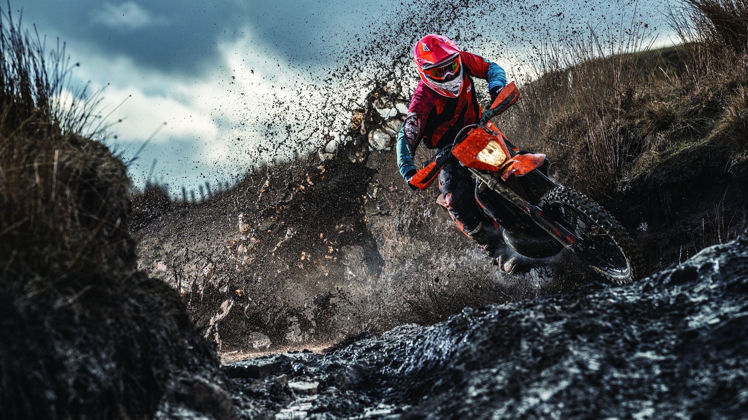 李刚仁爆发点燃亚洲之光，委内瑞拉巅峰对决险胜安哥拉