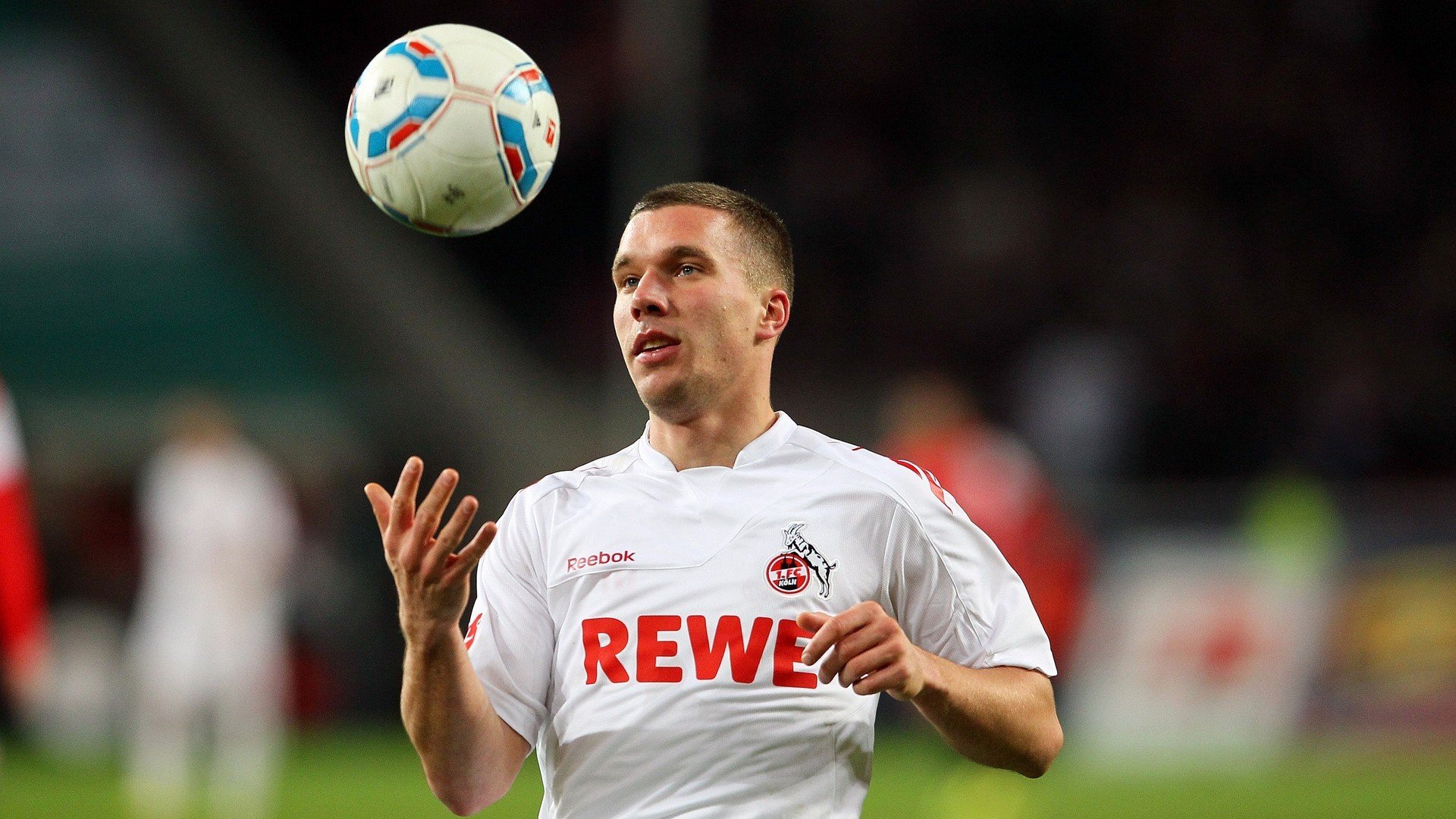 跨越疆界的绿茵传奇，勒沃库森欧战扬威土耳其，梅西意甲焦点战再显王者风范