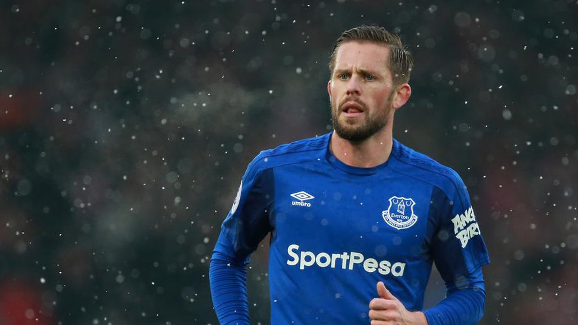 赛道上的绿茵狂想，当奥斯梅恩在F1街道赛接管比赛